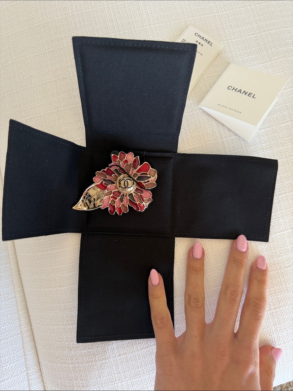 CHANEL Red and Pink Floral Camellia Brooch with Gold Leaf - Picture 4 of 5
